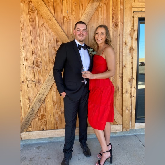 Meet your Posher, Kaitlin - Picture 2 of 3